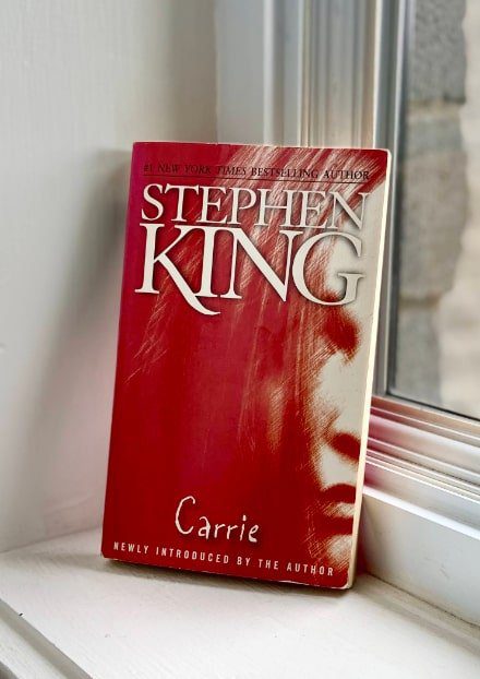 stephen king carrie book-min