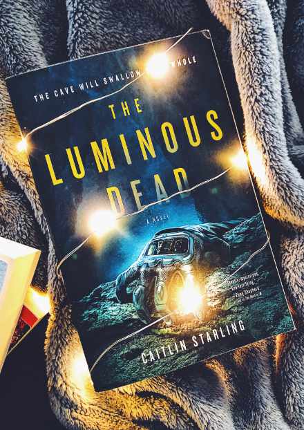 science-fiction-literature-the-luminous-dead-cover