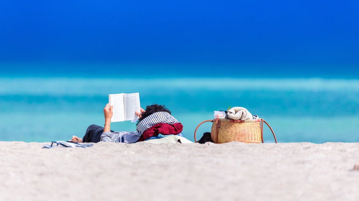 what-makes-a-good-beach-read-feature