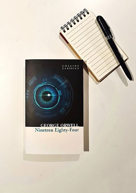 Book cover 1984 by George Orwell