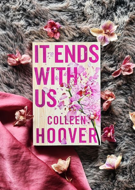 Book cover - It Ends with Us by Colleen Hoover